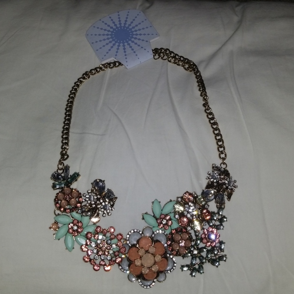 Costume jewelry necklace flowers